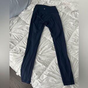 lululemon navy leggings size 2 i believe these are wunder unders!